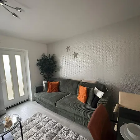 Lavish 4Br House With 2 Bathrooms And 1 Wc Ideal For Families, Professionals And Relocators Near Nec, Bhx, Hs2 And Jlr With Travel Cot, Pets Allowed And Free Parking - The Home Makers Hub-2